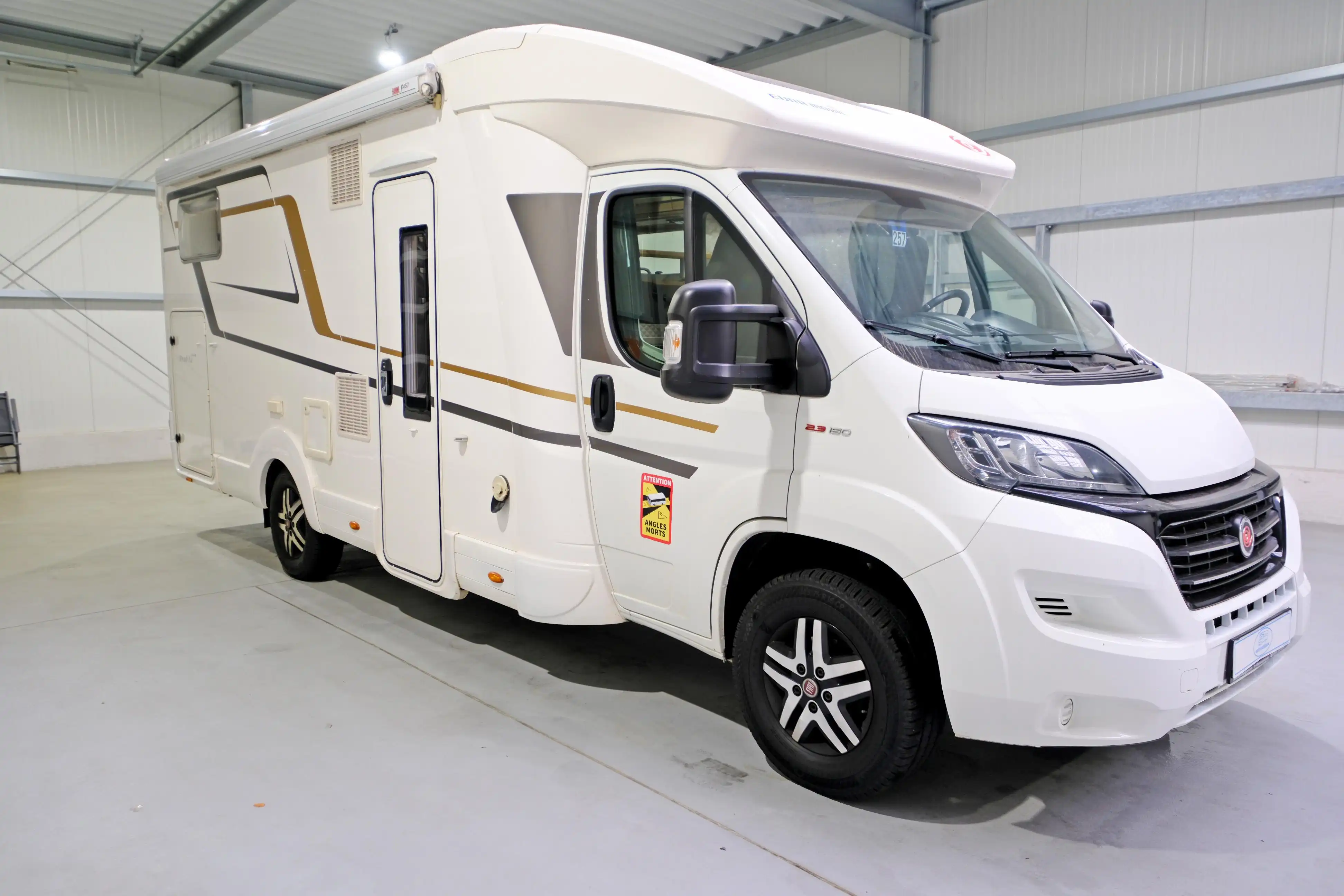 EURAMOBIL Profila T 720 EB/1.Hand/Einzelbetten/Garage/Klimaautomatik/Solaranlage/Markise/AHK/Finanzierung möglich